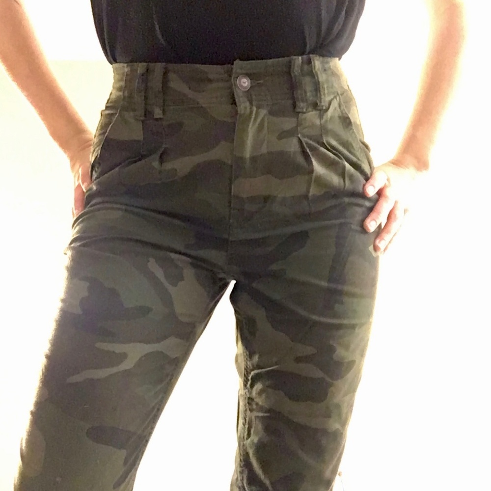 HOLLISTER | Camo Ultra High-Rise Jogger XS